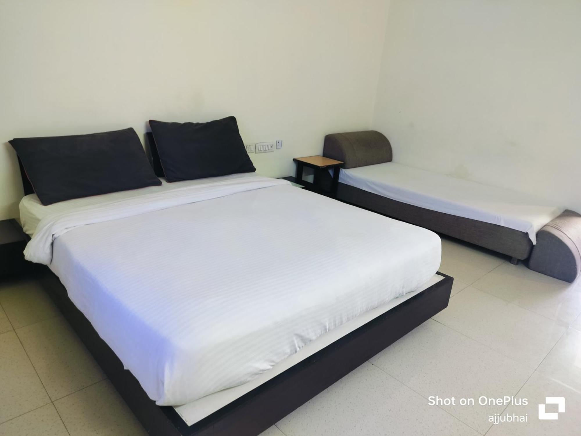 Hotel Sun N Step Club Ахмедабад Экстерьер фото